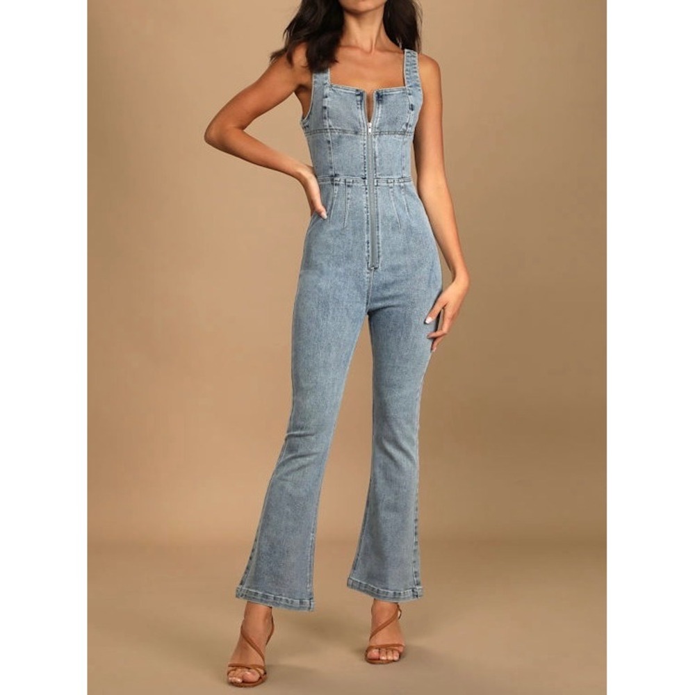 NWT Lulus Keep Groovin' Light Wash Denim Zip-Front Jumpsuit XS
